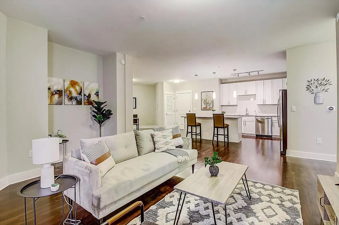 Frontdesk Berkshire Dilworth Apts Midtown Charlotte location