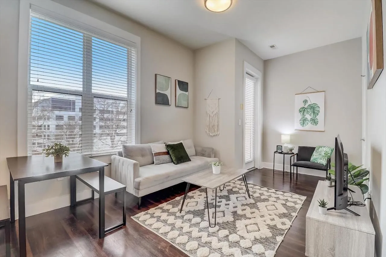 Frontdesk Berkshire Dilworth Apts Midtown Charlotte Apartment